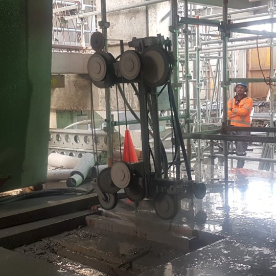 https://www.360concretecutting.co.nz/wp-content/uploads/dia-core-floor-removeal-2-540x540.jpg